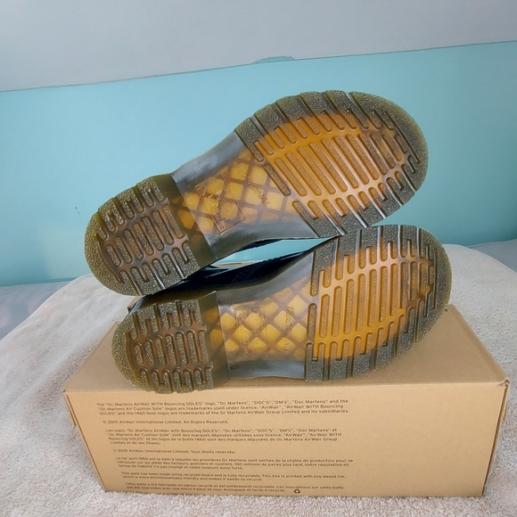 Dr. Martens Black Patent Leather Lace-Up Ankle Boots Women's Size 6 Brand New - Picture 13 of 16